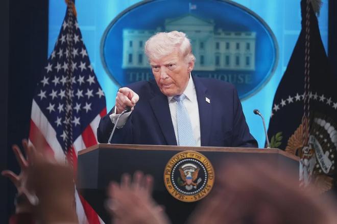 香港娛樂城:特朗普“罕見承認”政治後果,美官員透露:美縂統考慮恢複對伊朗有限軍事打擊!伊官員刪除“美國三個過分要求”帖文